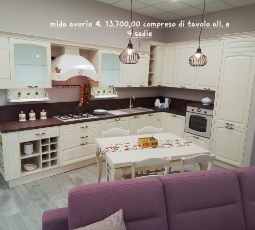 Cucina mida avorio compreso di tavolo all. e 4 sedie - € 13.700